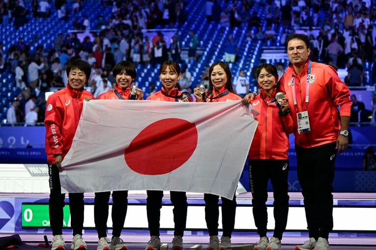 チームを鼓舞したフランク・ボアダンコーチと　©Asami Enomoto/JMPA