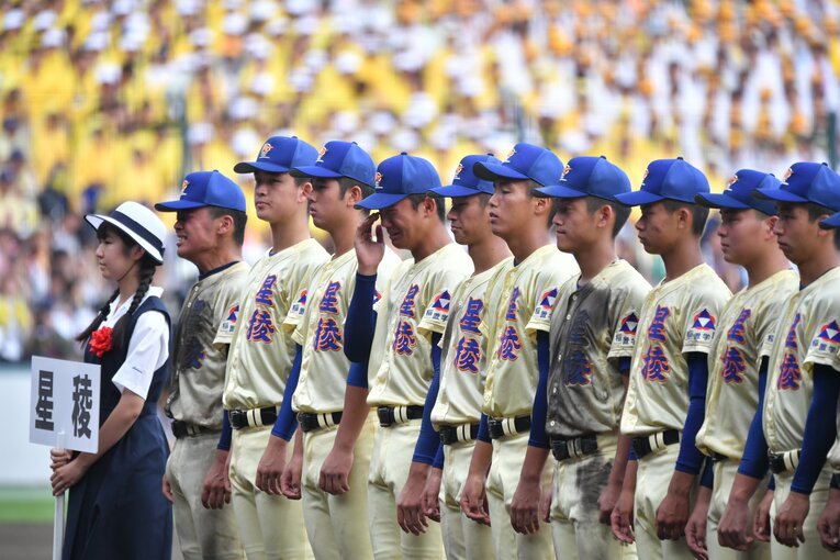 2019年夏の甲子園決勝。敗れた星稜・奥川は閉会式の最中に涙が堪えきれずに…　©︎Hideki Sugiyama