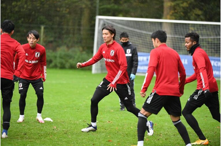 連係不足は“想定内” 19歳久保建英が森保Jで見せた「身体能力差を埋める」クレバーな技術(9) ／ photograph by JFA