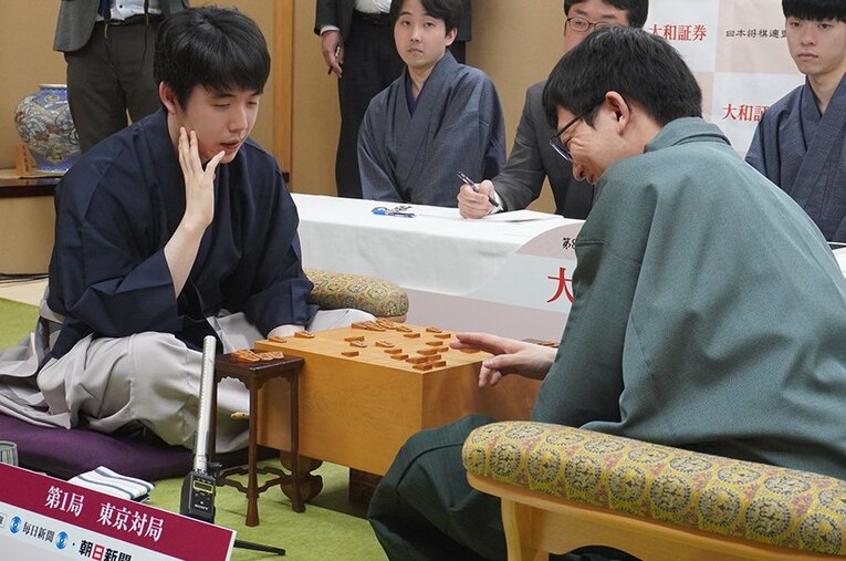 激闘後、2人は笑顔だった…映像では伝わり切らない名人戦第1局、2人の表情（10枚超）　©NumberWeb