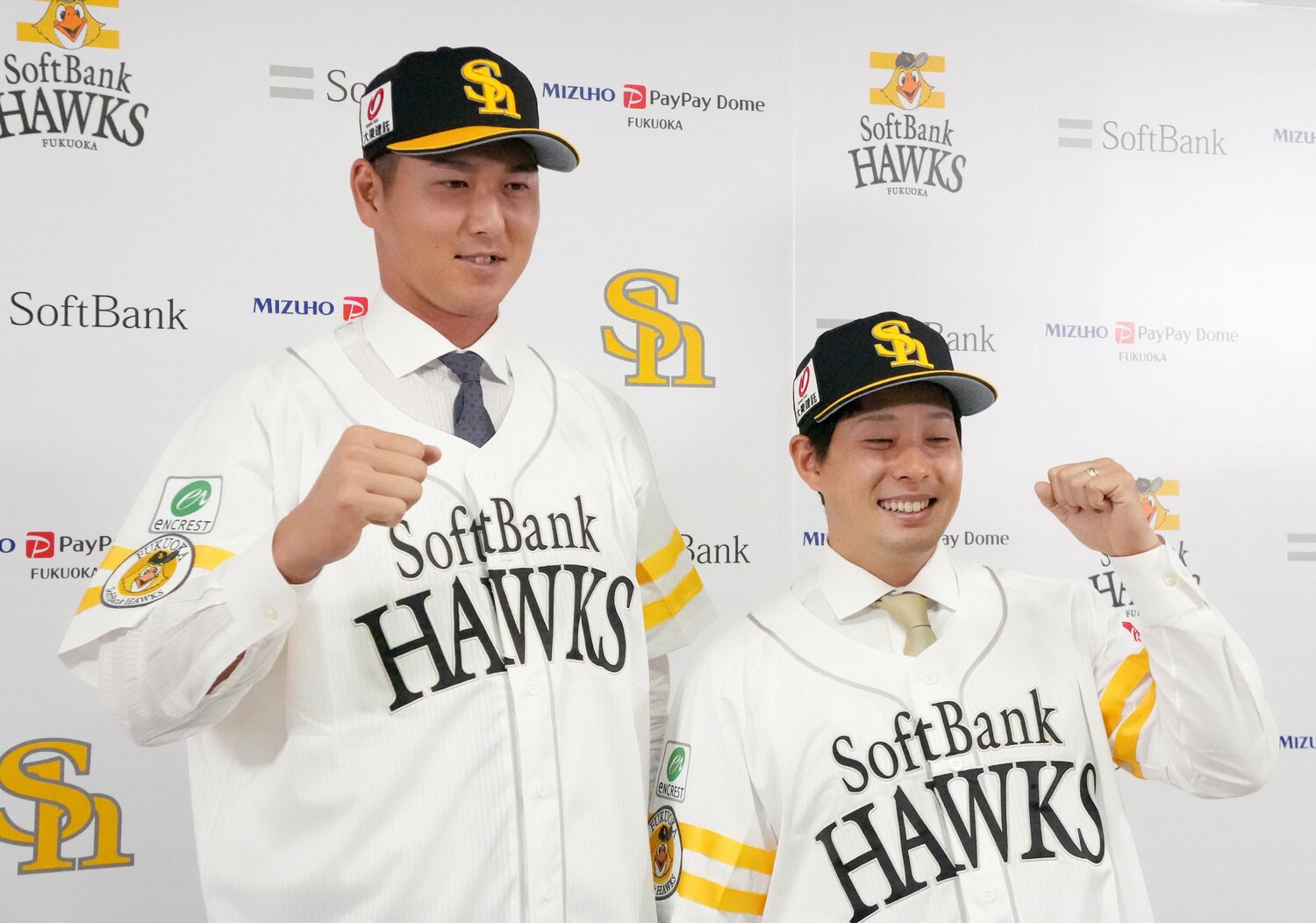 5月12日に発表された秋広優人、大江竜聖(ともに巨人)とリチャード(ソフトバンク)の2対1の電撃トレード ©JIJI PRESS