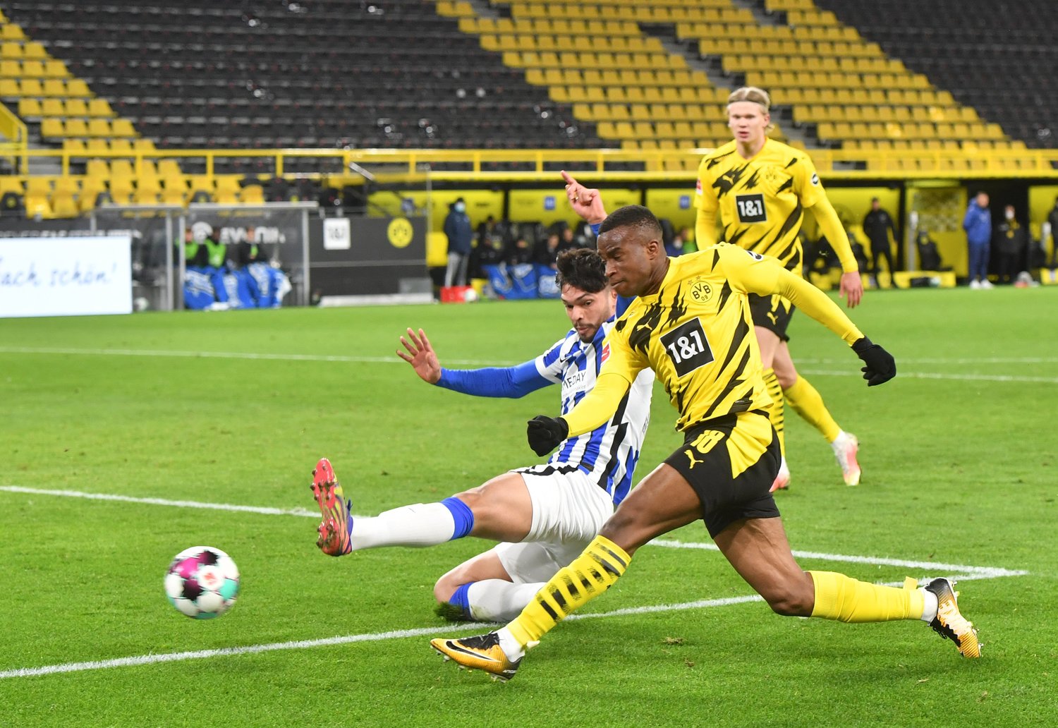 量か質か。シュート1つをとってもサッカーの世界は深い©Getty Images