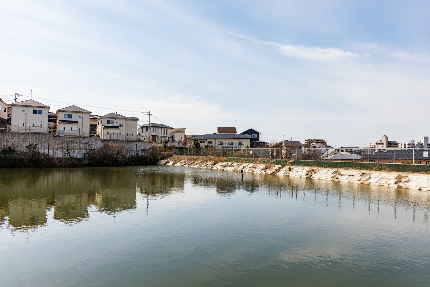 周辺には大きな池や公園もあった