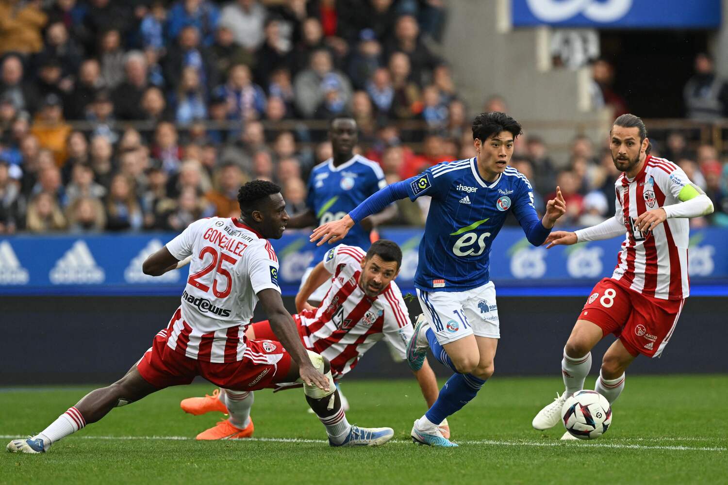 ストラスブールでの鈴木　©AFP/JIJI PRESS