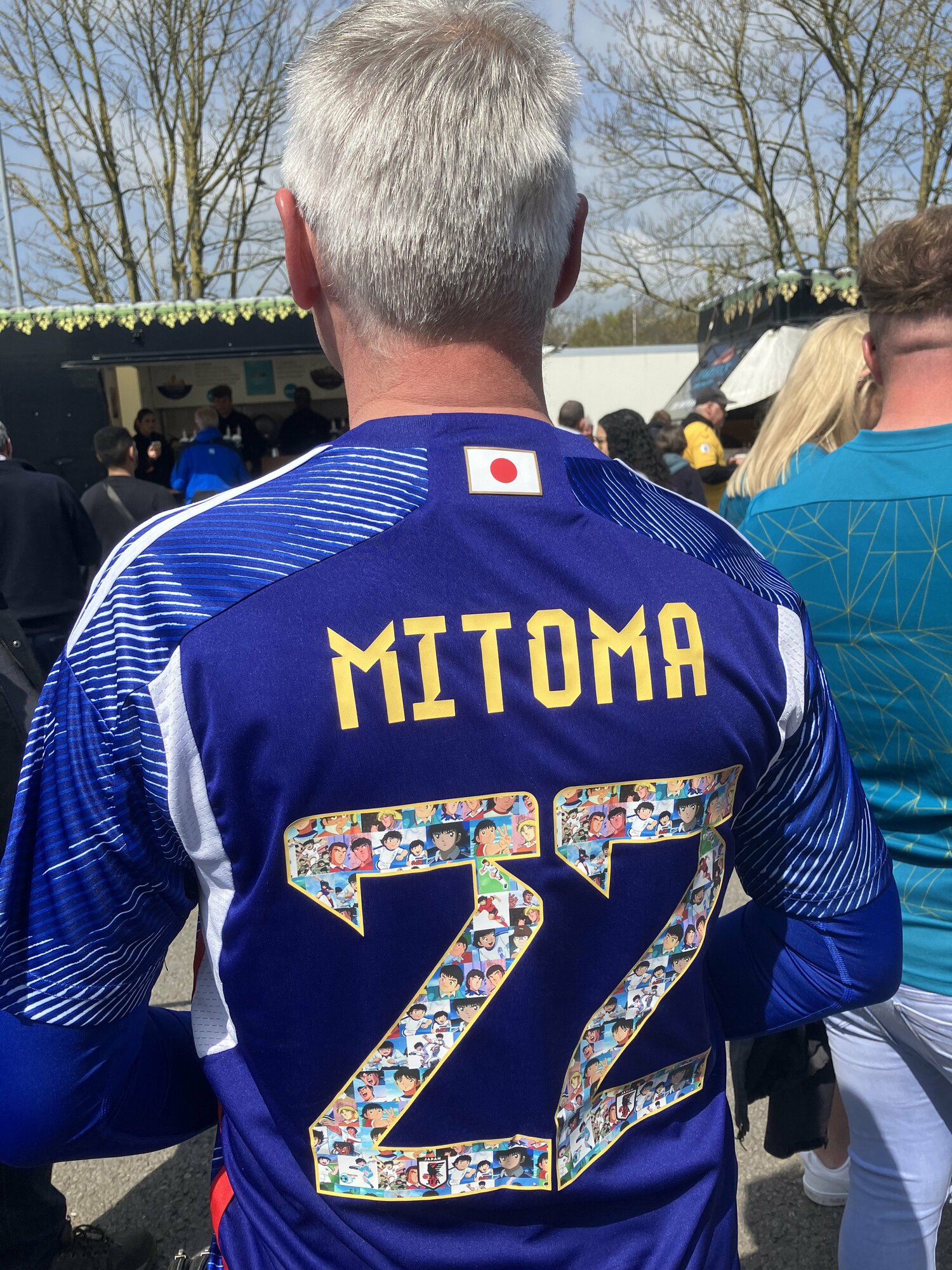 4月29日のウルブス戦。日本代表ユニを着用したブライトンサポーター（2／2枚）　©Kosuke Tajima