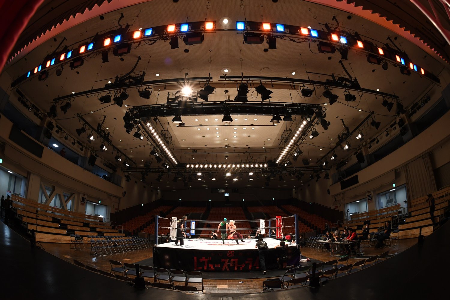 昨年の3月、後楽園での無観客試合。「興行が入っていれば（歩みは）止まらない」と小川さん