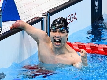 《13年ぶりに五輪で金メダル》なぜパラ競泳・鈴木孝幸は 引退も考えた“リオの惨敗”から立ち直れたのか＜Number Web＞ photograph by Getty Images