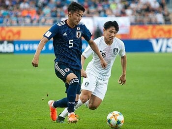 U-20W杯、韓国に敗れた1つのミス。菅原由勢「一生頭から離れない」＜Number Web＞ photograph by Getty Images