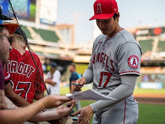 《1000万円台グッズも》大谷翔平オークションが盛況だからこそ… “転売やニセモノ”など「6つの要注意ポイント」とは＜Number Web＞ photograph by Getty Images