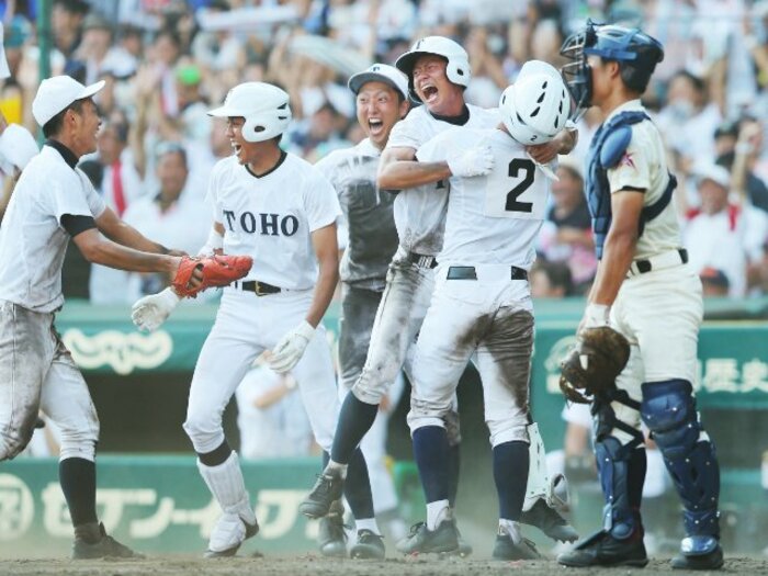 「戦闘開始」魔曲が起こした甲子園の奇跡〈9回2死4点差から逆転サヨナラ〉東邦エース・藤嶋健人が語る「7イニング制なら負けていた」あの激闘＜Number Web＞ photograph by JIJI PRESS
