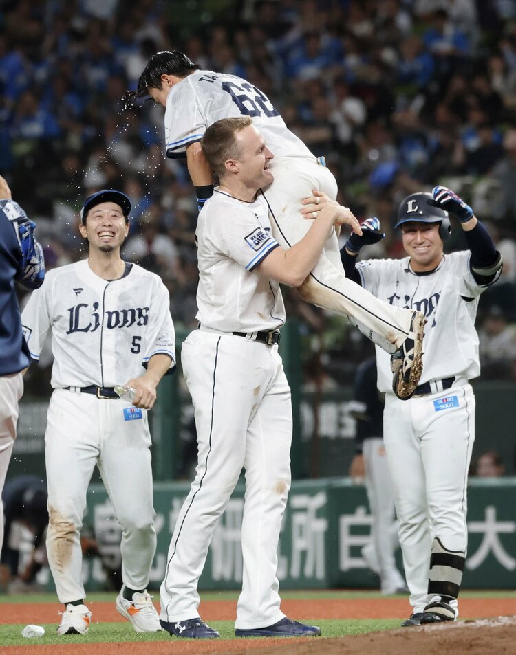 滝澤夏央　ユニホーム　Sサイズ 埼玉西武ライオンズ 滝澤夏央 #62 ユニフォーム Sサイズ｜Yahoo!フリマ