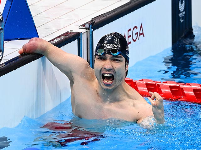東京パラ】 競泳男子の鈴木、日本勢最初の金メダル 初出場の富田