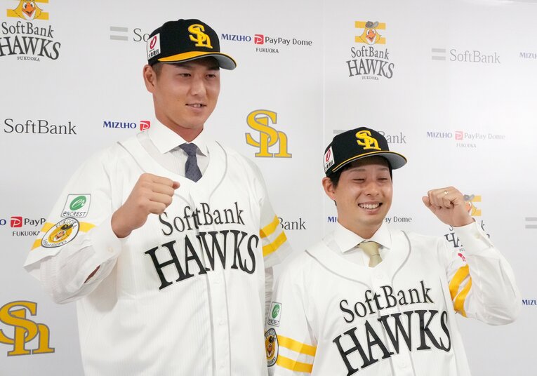 5月12日に発表された秋広優人、大江竜聖（ともに巨人）とリチャード（ソフトバンク）の2対1の電撃トレード ©JIJI PRESS