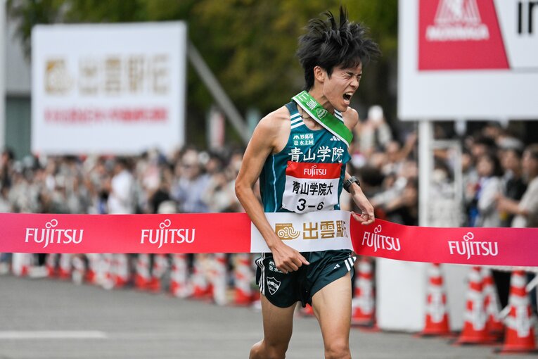 悔しそうな表情でゴールする青学大6区の太田蒼生（4年）　©Nanae Suzuki