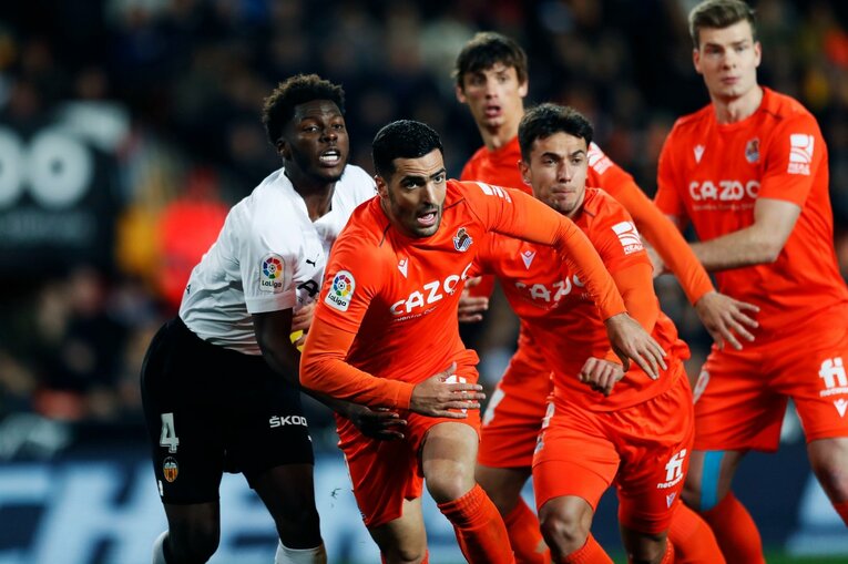 〈久保建英ソシエダ月間MVP〉敵地で憎まれるのは名が知れた証拠だが…「クボへの徹底マーク」と“1枚も撮れなかったシーン”とは(41)