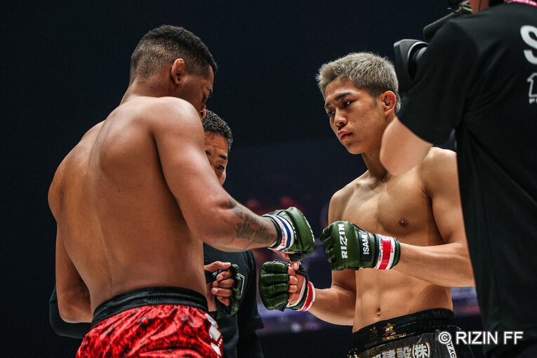 秋元強真vs.パッチー・ミックス　©RIZIN FF