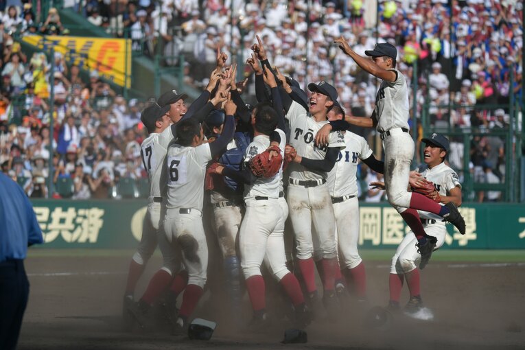 春夏連覇を達成した2018年の大阪桐蔭　©Hideki Sugiyama