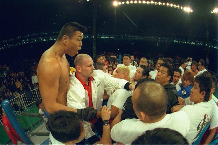 「1・4事変」として語り継がれる1999年東京ドームでの小川直也vs橋本真也【スワイプするとそのほかの写真もご覧になれます】　©東京スポーツ新聞社