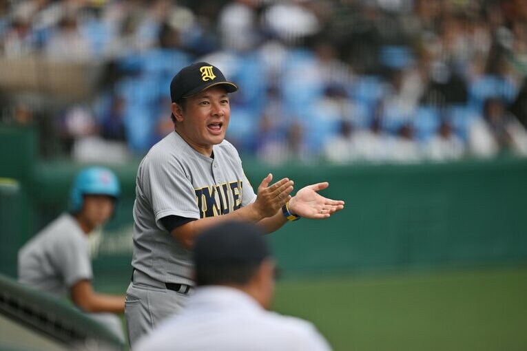 昨年の夏の甲子園で優勝、今年も準優勝とその育成手腕を見せた仙台育英・須江監督　©Hideki Sugiyama