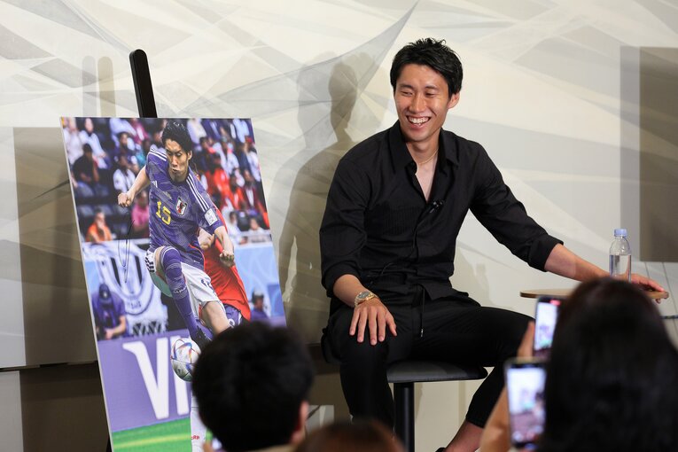 23年夏のトークショーでの鎌田　©Shigeki Yamamoto