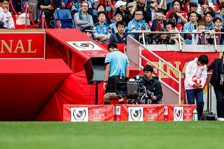 水沼貴史が見たVAR担当の過酷さ。「相当なストレス」がかかる理由。(2)