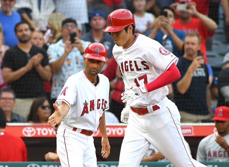 メジャー1年目の大谷を支えたエベルコーチ　©Getty Images