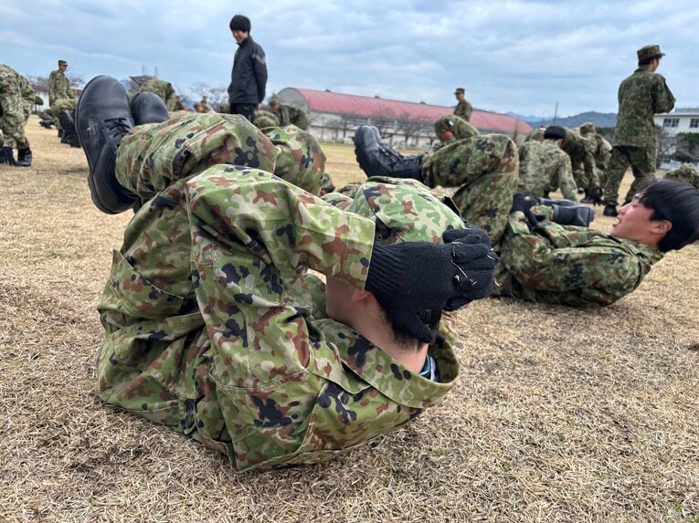 フィジカルトレーニングを積む高校生とはいえ、自衛隊が日々こなすCCD訓練には堪えたようだ　©︎Takahito Ando