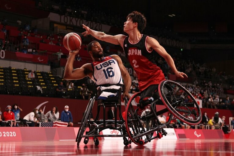 鳥海のダイナミックなプレー　©Getty Images