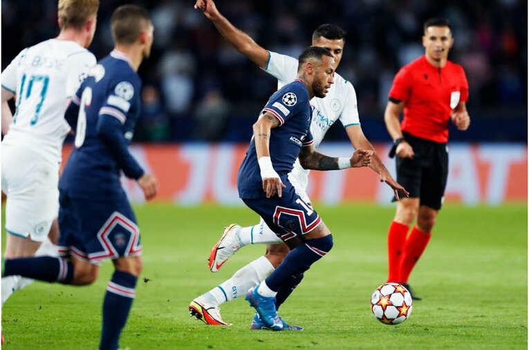 「PSGメッシ」の初得点と“FKの壁で寝転び”、ネイマールとの友情を撮った… 18歳のバルサ新10番ファティも復活〈激写〉(40)