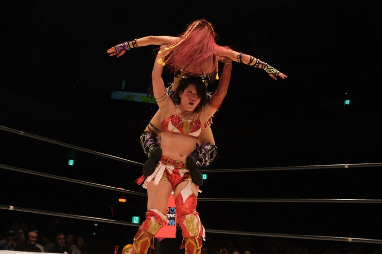 「日本スタイルも出し切った」イヨ・スカイが“WWEでは使えない大技”を…林下詩美が女子プロレス新団体で叶えた夢「今日は紫雷イオが見れた」(72)