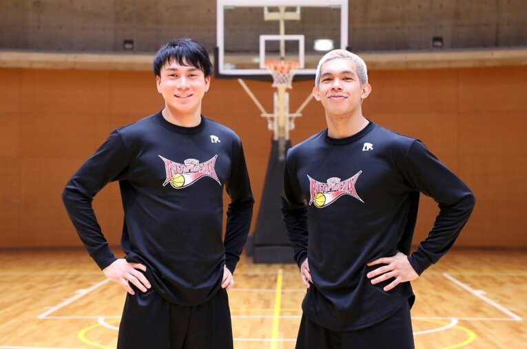 チームでは同期となる2人だが、津屋（左）は98年生まれの22歳、ラベナ（右）は96年生まれの24歳だ ／ photograph by Tomoko Yamada