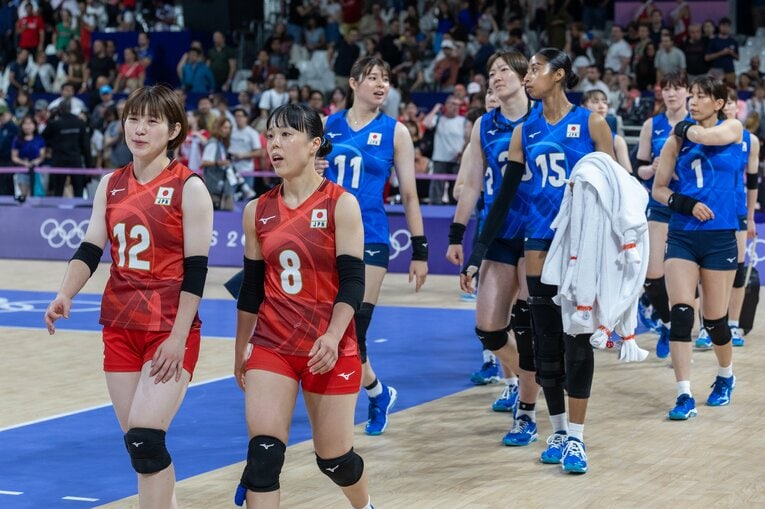 ポーランドに惜敗し、会場を後にする日本代表　©︎Andrzej Iwanczuk/NurPhoto via Getty Images
