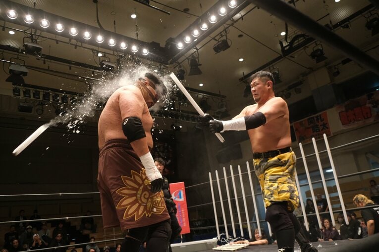 蛍光灯で殴り合い、大流血して…メキシコ人デスマッチファイター「もっと日本にいたい」ビオレント・ジャックの切実な思い「外国人がって…でも、ここがオレの家」(85)