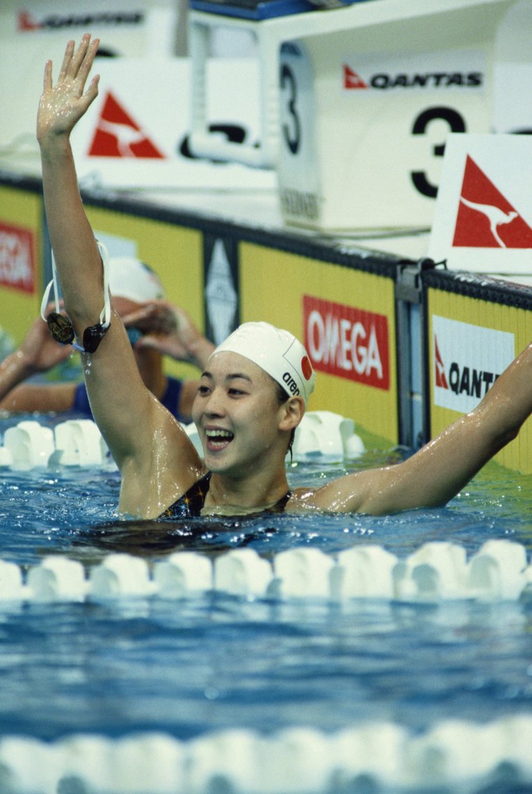 1999年パンパシフィック水泳選手権で優勝した萩原智子（200m背泳ぎ）。翌年のシドニー五輪に出場した　©︎Jun Tsukida/AFLO SPORT