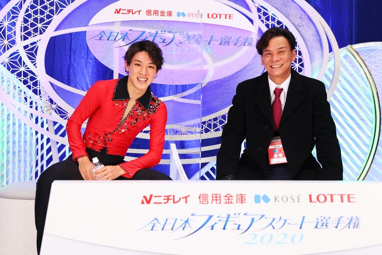 プロフィギュア界の元祖スターと言われた大島淳（右）。長男の光翔（左）もスケーターとして活躍中　©AFLO