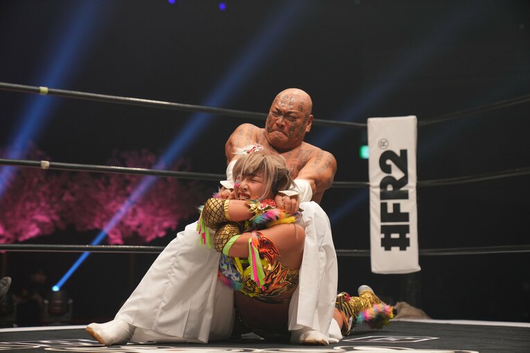 「お前、あの騒動があったのによく来たな」“今のプロレス批判”で炎上した前田日明に、ウナギ・サヤカがモノ申した真意「ぶん殴られようが…」(62)