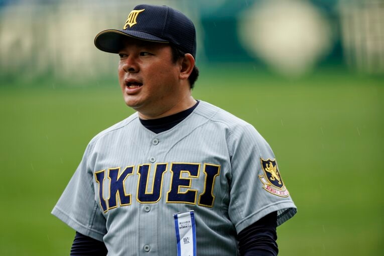仙台育英を率いる須江航監督　 ©Kichi Matsumoto