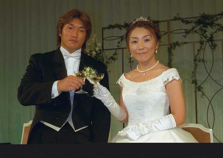 2002年6月、田中稔・府川唯未夫妻の結婚披露宴の様子　©東京スポーツ新聞社