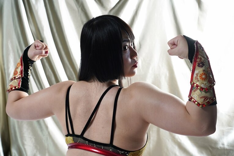 柔道のトレーニングで鍛え上げたフィジカルは現在も舞華の大きな武器となっている