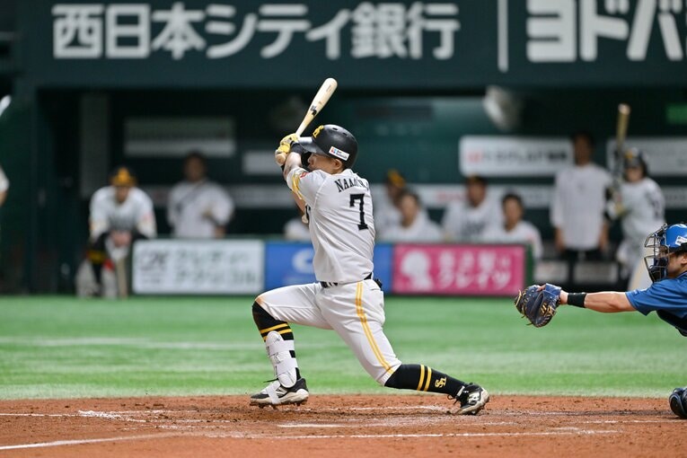 球数を要しても丁寧な配球で中村を一ゴロに打ち取った　©Hideki Sugiyama