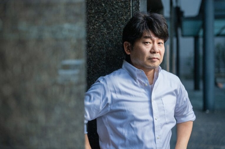 織田裕二さんのモノマネで有名な山本高広さん。一時期「モノマネ禁止令が出た」と報じられたが、当時の話を聞くと… ／ photograph by Wataru Sato