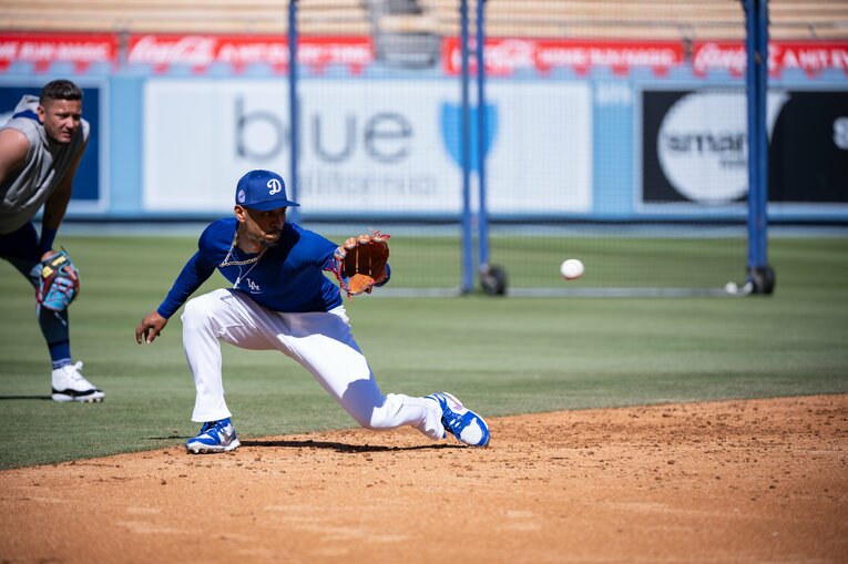 ショート守備練習に励むベッツ　©Nanae Suzuki