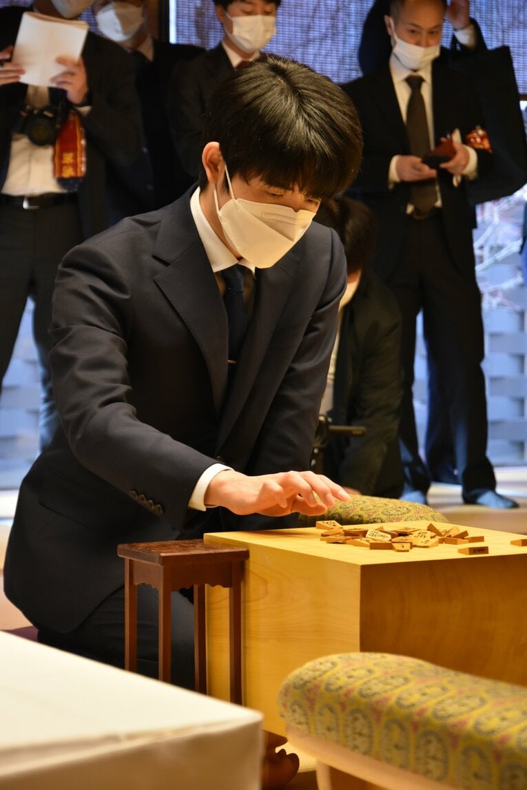 藤井は棋王戦、王将戦とタイトル戦続きの中で順位戦A級プレーオフに臨んだ　©日本将棋連盟