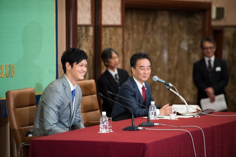 プロ5年目（2017年）の大谷翔平。メジャー挑戦を発表　©BUNGEISHUNJU