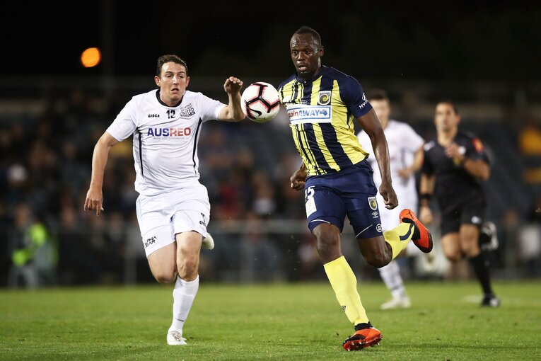 マリナーズ時代のボルト、前線に蹴り込まれたボールに機敏に反応し、初ゴールを決めた　©Getty Images