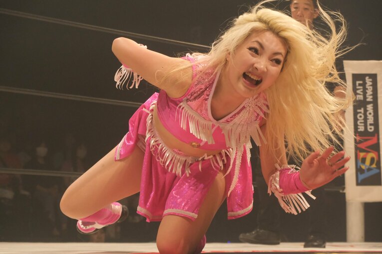 “闘うバービー人形”の急成長…見た目は派手でも練習熱心、Chi Chiをベテラン選手も絶賛「いきなり髪の毛掴んできたからね（笑）」(37)