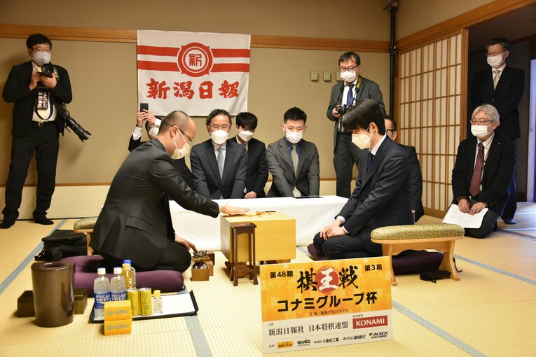 前日検分には高見七段の姿も　©日本将棋連盟