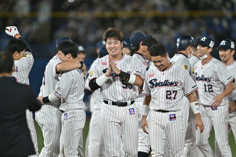 優勝直後の村上宗隆　©Hideki Sugiyama