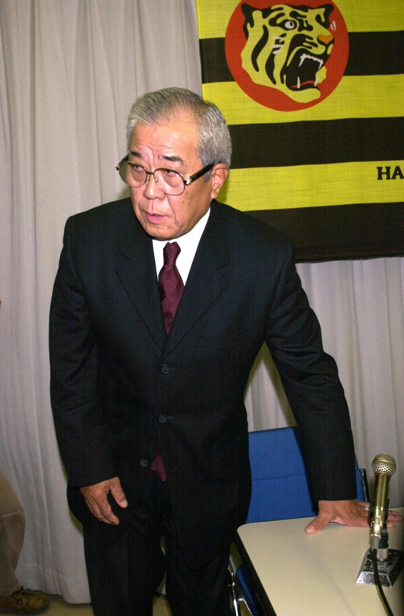 2001年12月、阪神の監督を辞任した野村克也　©JIJI PRESS