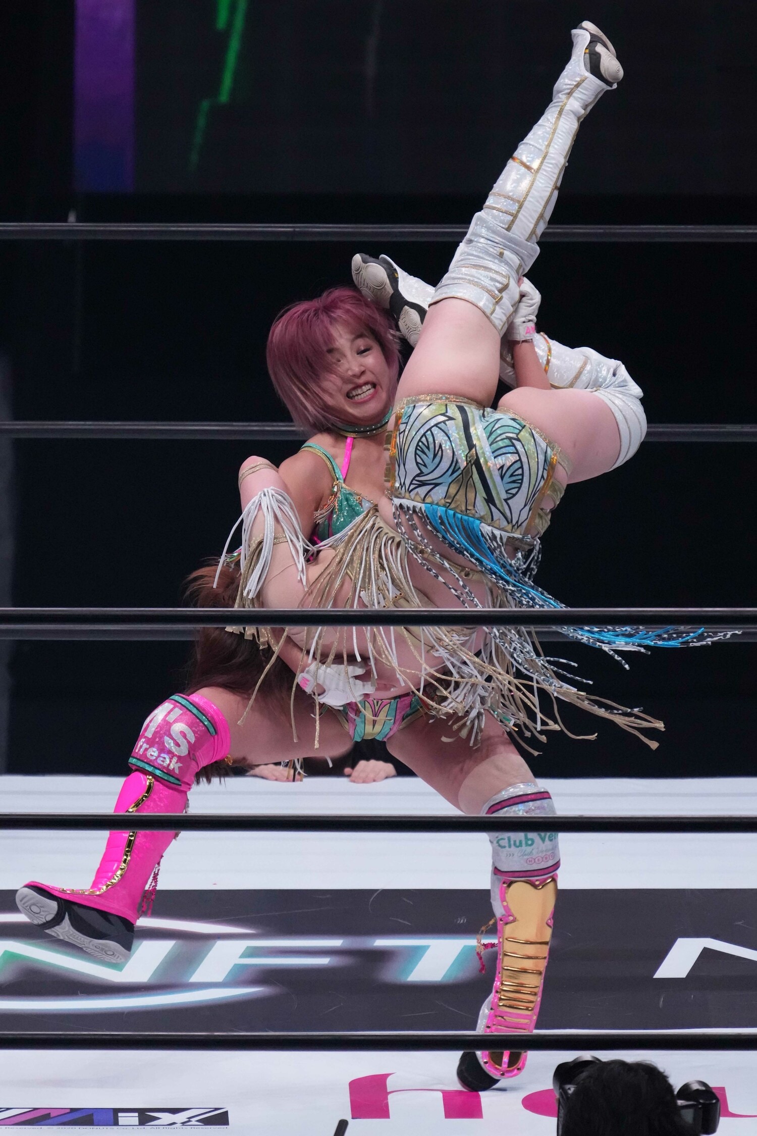 白川未奈に白いベルトをもたらした新技「フィギュア・フォー・ドライバーMINA」